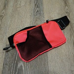Athletic pouch waist carrier
